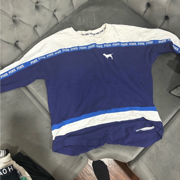 Beautiful sweater - Picture 2 of 4